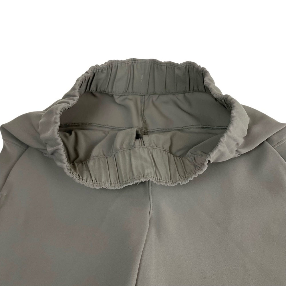 lululemon On The Fly Crop *Woven 23” Grey Sage Sz 2 - Picture 10 of 15